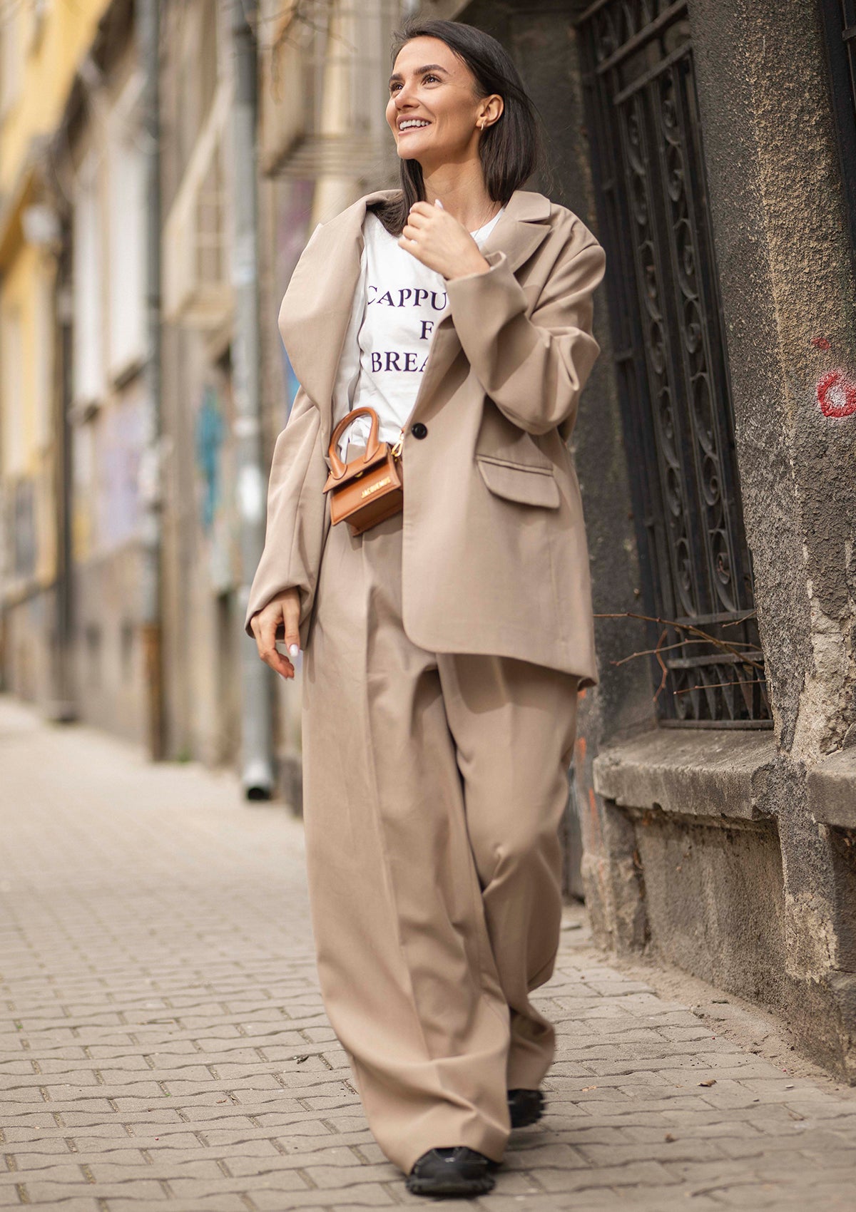 Комплект сако с панталон в бежов цвят Didro